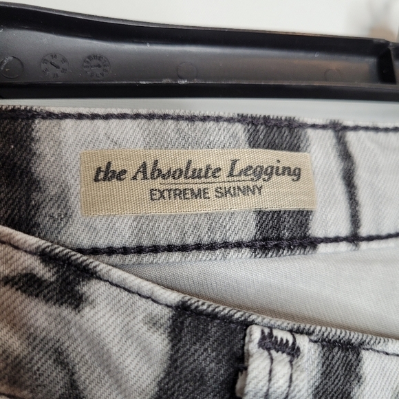 AG The Absolute Legging Jeans in Gray - Picture 13 of 14